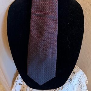 Harve' Benard by Benard Holtzman 100% pure hand-sewn silk Tie